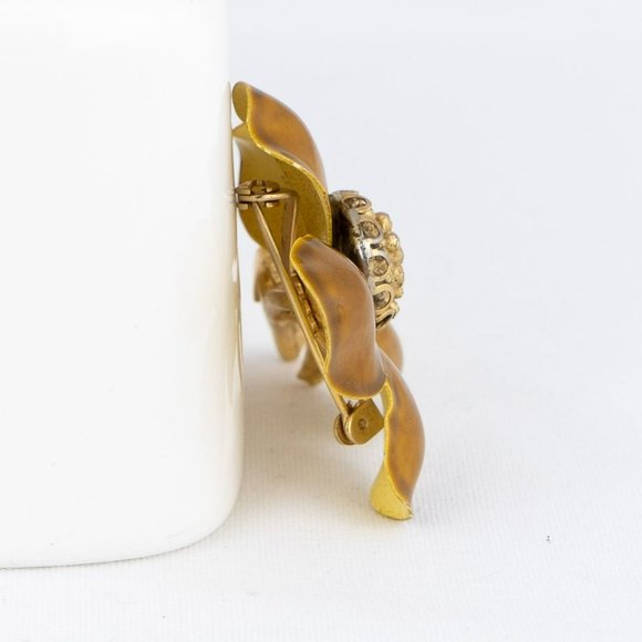 Vintage Flower Brooch Mustard Yellow Brown Gold Tone Metal Stem Leaves Brooch - Picture 4 of 6